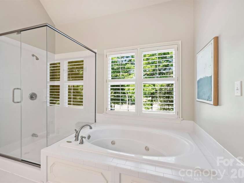 4227 Shepherdleas Lane, Charlotte, NC 28277.  MLS# CAR4358480, YatesRealty ID 17586. Large shower and jetted tub