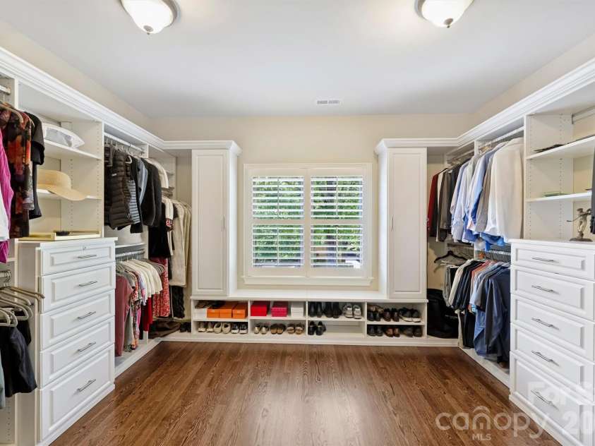 4227 Shepherdleas Lane, Charlotte, NC 28277.  MLS# CAR4358480, YatesRealty ID 17586. Well laid out walk in closet