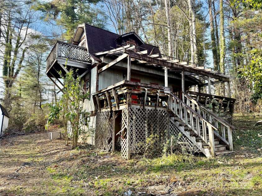 708 Miami Terrace, Hendersonville, NC 28791.  MLS# CAR4238040, YatesRealty ID 17586. 