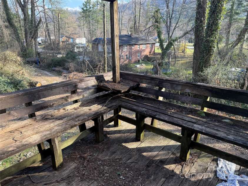 708 Miami Terrace, Hendersonville, NC 28791.  MLS# CAR4238040, YatesRealty ID 17586. 