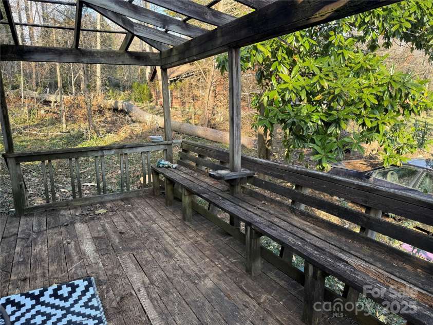 708 Miami Terrace, Hendersonville, NC 28791.  MLS# CAR4238040, YatesRealty ID 17586. 