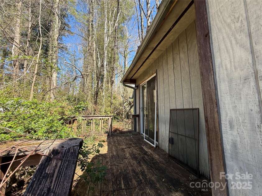 708 Miami Terrace, Hendersonville, NC 28791.  MLS# CAR4238040, YatesRealty ID 17586. 