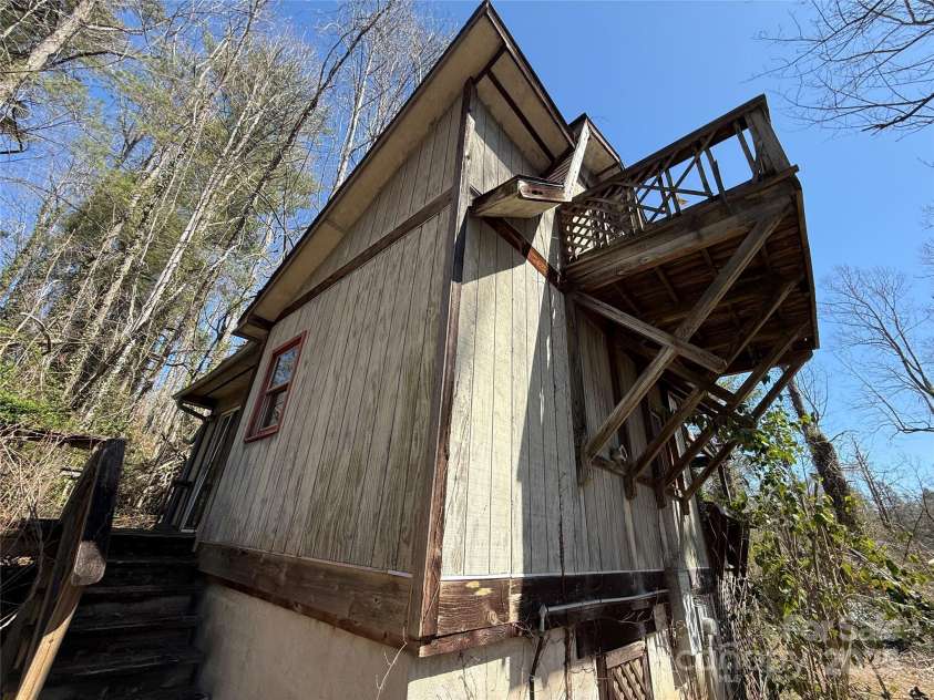 708 Miami Terrace, Hendersonville, NC 28791.  MLS# CAR4238040, YatesRealty ID 17586. 