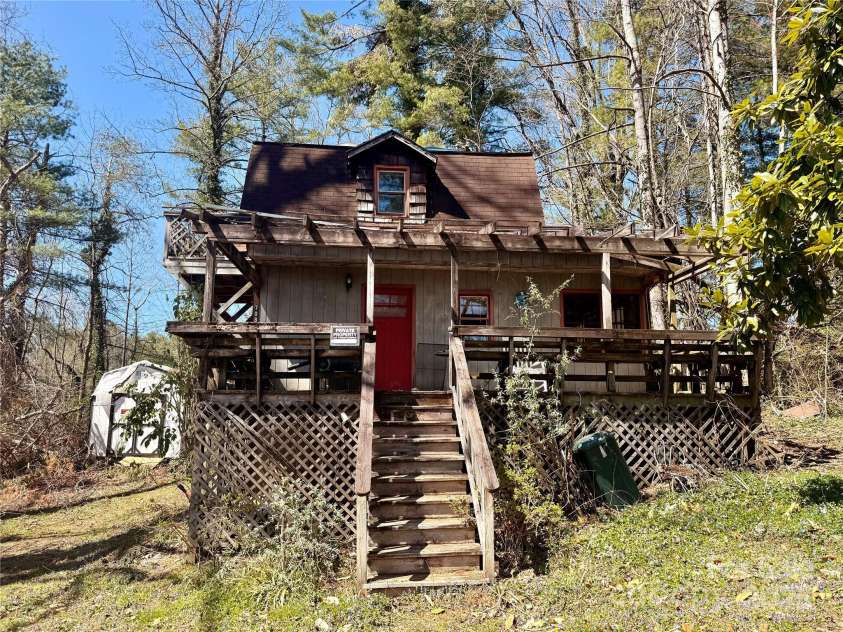 708 Miami Terrace, Hendersonville, NC 28791.  MLS# CAR4238040, YatesRealty ID 17586. 