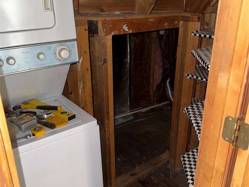 708 Miami Terrace, Hendersonville, NC 28791.  MLS# CAR4238040, YatesRealty ID 17586. 