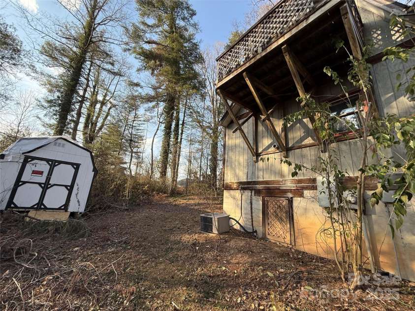 708 Miami Terrace, Hendersonville, NC 28791.  MLS# CAR4238040, YatesRealty ID 17586. 