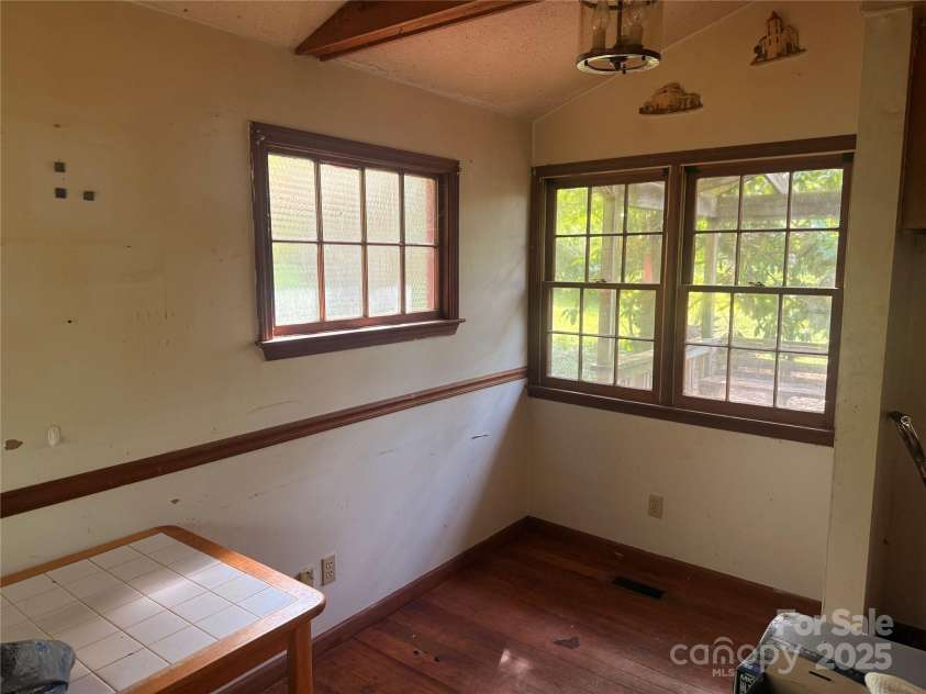 708 Miami Terrace, Hendersonville, NC 28791.  MLS# CAR4238040, YatesRealty ID 17586. 