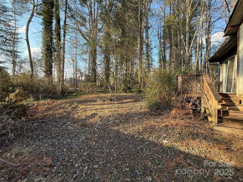 708 Miami Terrace, Hendersonville, NC 28791.  MLS# CAR4238040, YatesRealty ID 17586. Back yard