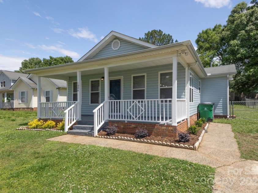 1004 Johnson Street, Charlotte, NC 28206.  MLS# CAR4256693, YatesRealty ID 17588. 