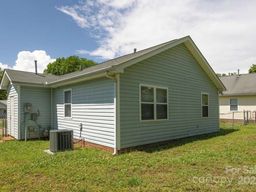 1004 Johnson Street, Charlotte, NC 28206.  MLS# CAR4256693, YatesRealty ID 17588. 