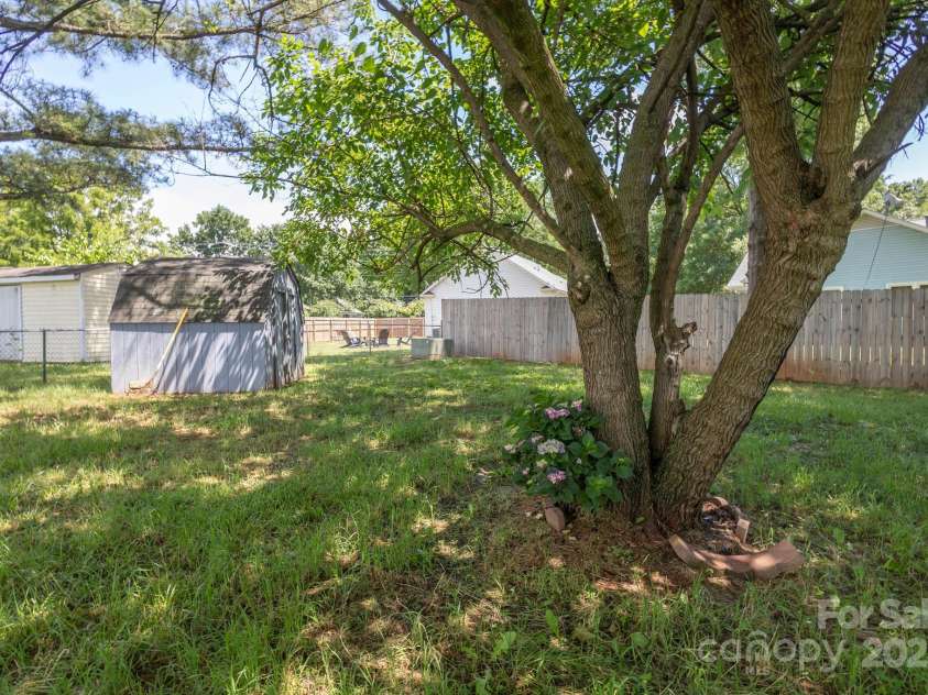 1004 Johnson Street, Charlotte, NC 28206.  MLS# CAR4256693, YatesRealty ID 17588. 