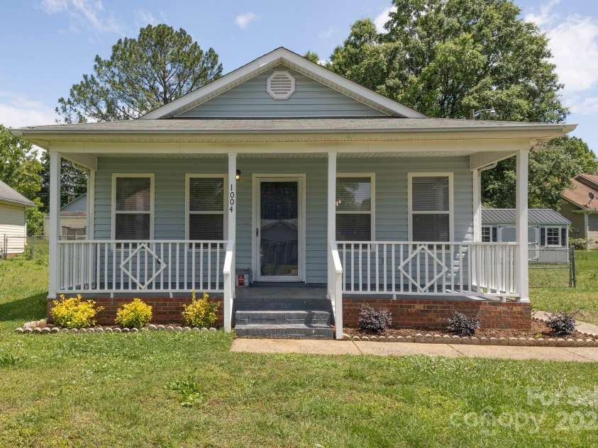 1004 Johnson Street, Charlotte, NC 28206.  MLS# CAR4256693, YatesRealty ID 17588. 