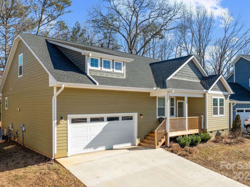 79 Greenwood Fields Drive, Asheville, NC 28804.  MLS# CAR4220069, YatesRealty ID 17589. 