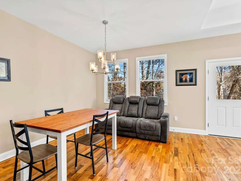 79 Greenwood Fields Drive, Asheville, NC 28804.  MLS# CAR4220069, YatesRealty ID 17589. Dining area