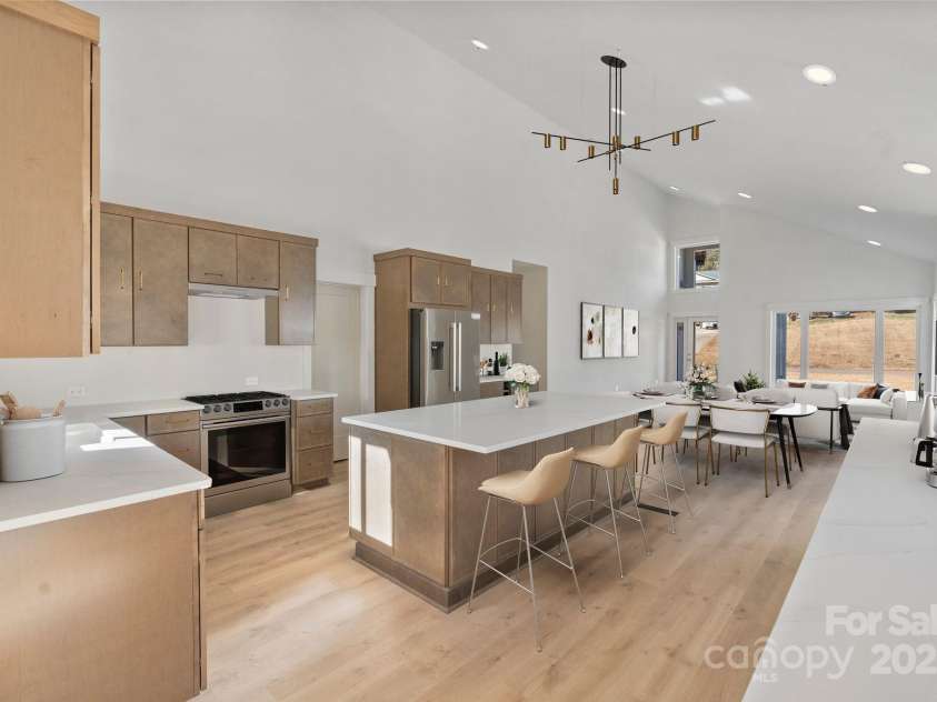 5733 Selkirk Drive, Hickory, NC 28601.  MLS# CAR4327213, YatesRealty ID 1759. 