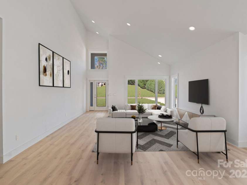 5733 Selkirk Drive, Hickory, NC 28601.  MLS# CAR4327213, YatesRealty ID 1759. 