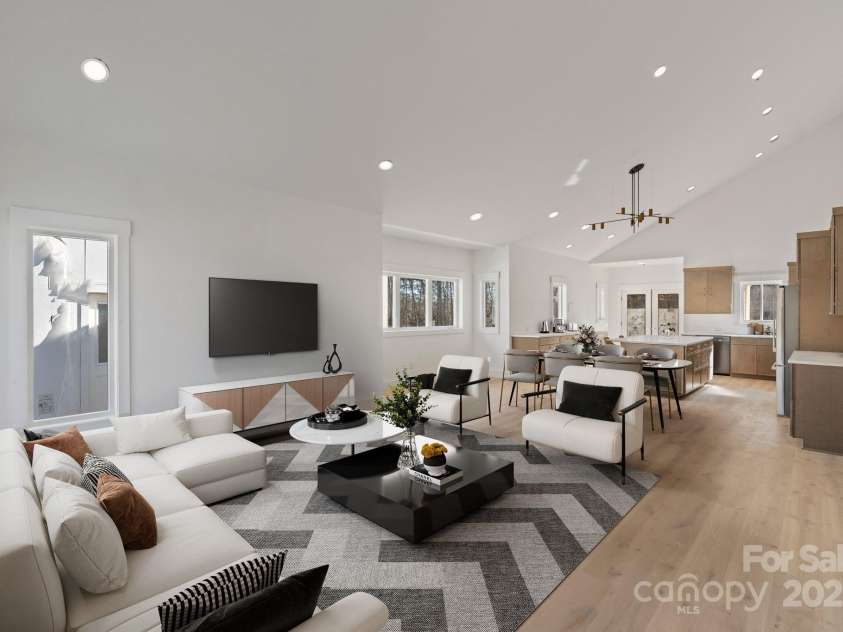 5733 Selkirk Drive, Hickory, NC 28601.  MLS# CAR4327213, YatesRealty ID 1759. 