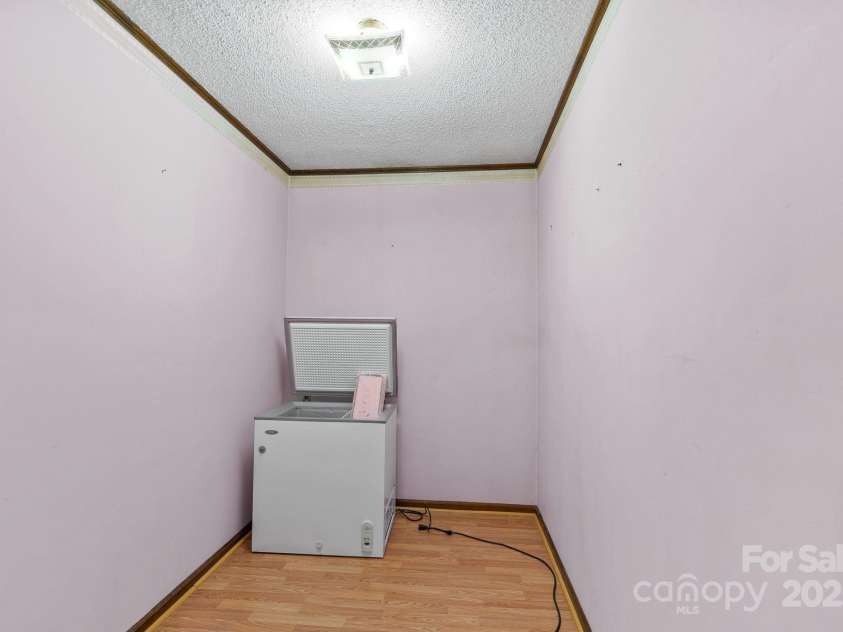 61 Doe Loop, Hot Springs, NC 28743.  MLS# CAR4295989, YatesRealty ID 1759. Walk In Closet used at office