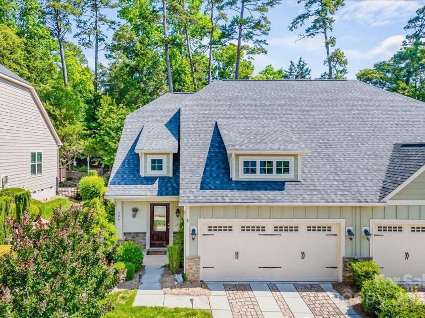 204 Aztec Circle, Mooresville, NC 28117.  MLS# CAR4256248, YatesRealty ID 17590. Covered entrance and 2 car garage