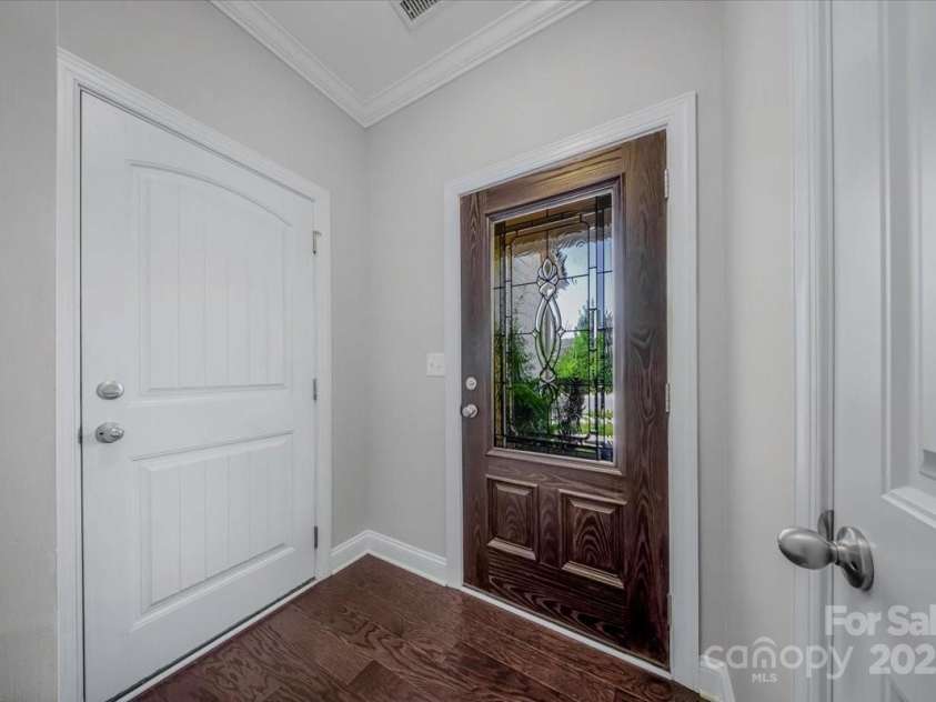 204 Aztec Circle, Mooresville, NC 28117.  MLS# CAR4256248, YatesRealty ID 17590. Foyer and powder room to the right