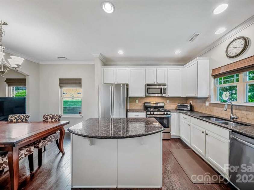 204 Aztec Circle, Mooresville, NC 28117.  MLS# CAR4256248, YatesRealty ID 17590. Kitchen area with new appliances