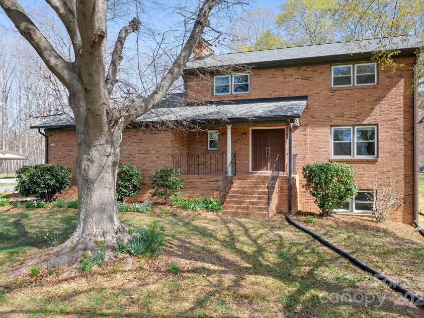 1235 Wilma Sigmon Road, Lincolnton, NC 28092.  MLS# CAR4238963, YatesRealty ID 17591. Lovely full brick home on 18 acres 5 minutes to downtown Lincolnton.