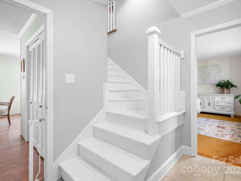 1235 Wilma Sigmon Road, Lincolnton, NC 28092.  MLS# CAR4238963, YatesRealty ID 17591. The foyer to the home is spacious.