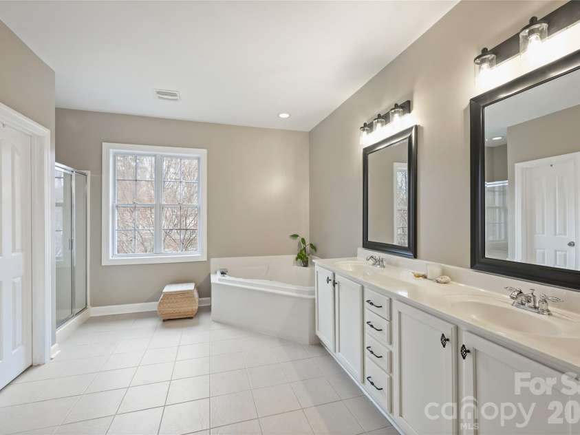 410 Deer Brush Lane, Waxhaw, NC 28173.  MLS# CAR4353567, YatesRealty ID 17592. 