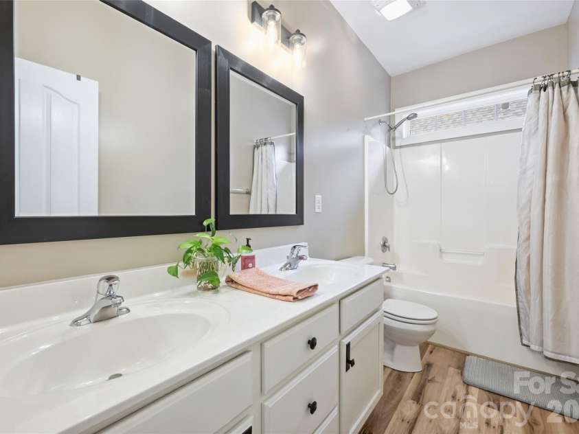 410 Deer Brush Lane, Waxhaw, NC 28173.  MLS# CAR4353567, YatesRealty ID 17592. 