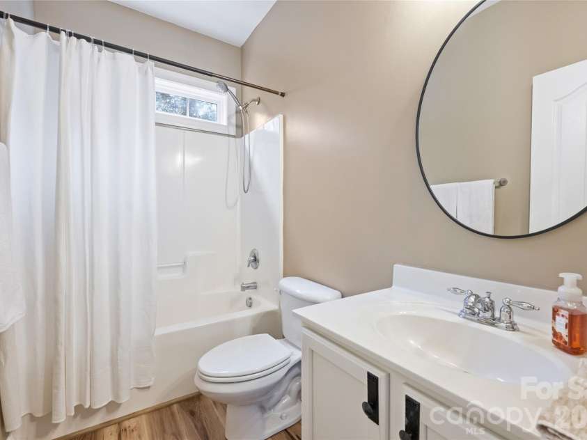 410 Deer Brush Lane, Waxhaw, NC 28173.  MLS# CAR4353567, YatesRealty ID 17592. Full Bath on MAIN