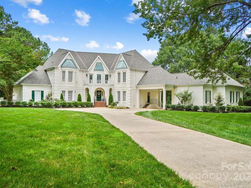 469 Valley Run Drive, Waxhaw, NC 28173.  MLS# CAR4259240, YatesRealty ID 17593. 