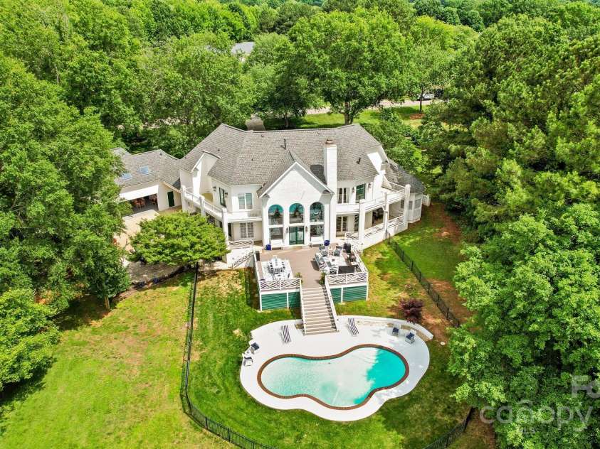 469 Valley Run Drive, Waxhaw, NC 28173.  MLS# CAR4259240, YatesRealty ID 17593. 