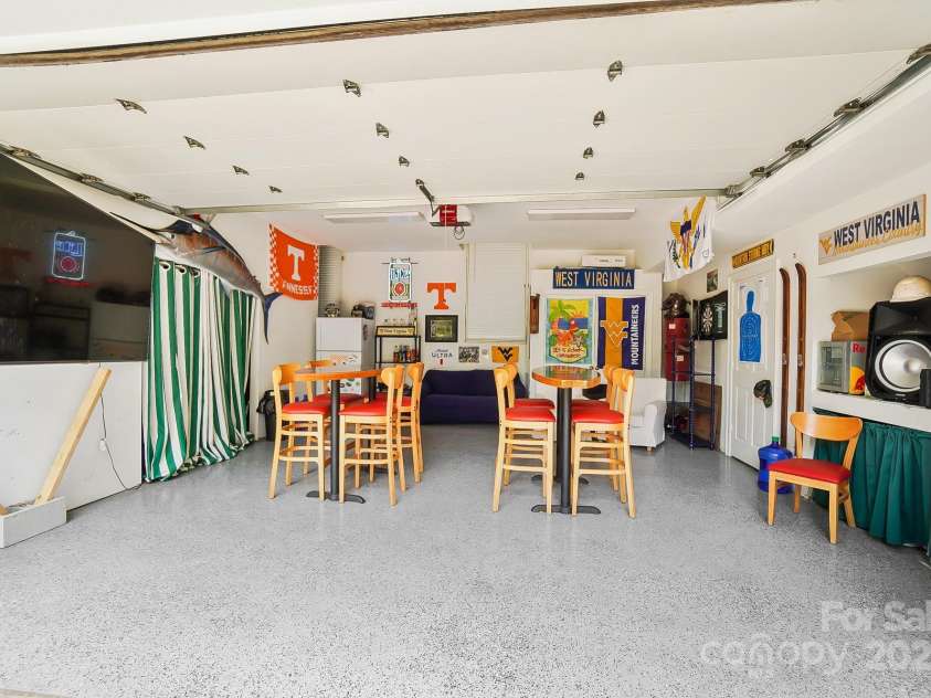 469 Valley Run Drive, Waxhaw, NC 28173.  MLS# CAR4259240, YatesRealty ID 17593. 