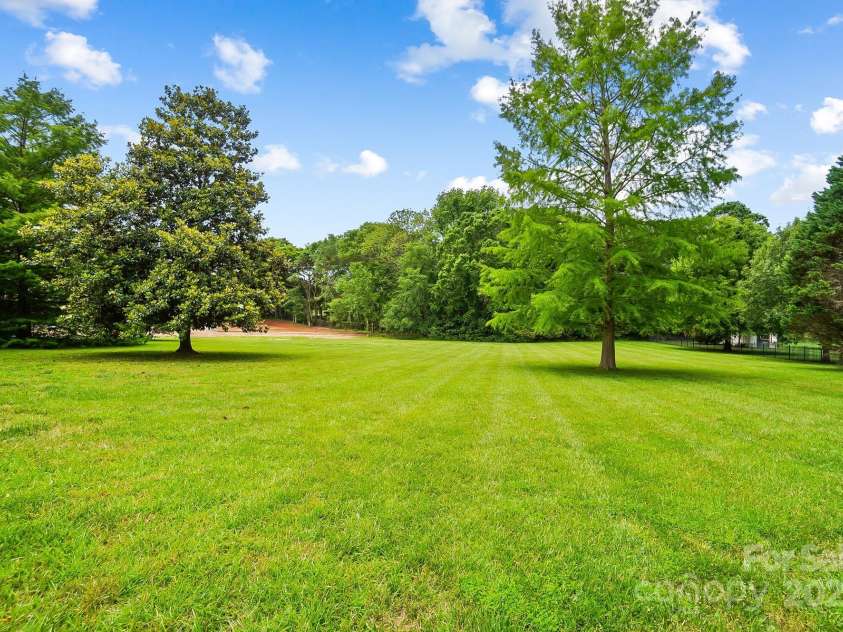 469 Valley Run Drive, Waxhaw, NC 28173.  MLS# CAR4259240, YatesRealty ID 17593. 