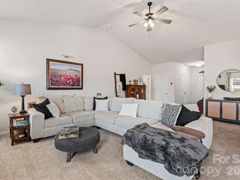 3112 Wynn Way, Charlotte, NC 28215.  MLS# CAR4296473, YatesRealty ID 17594. 