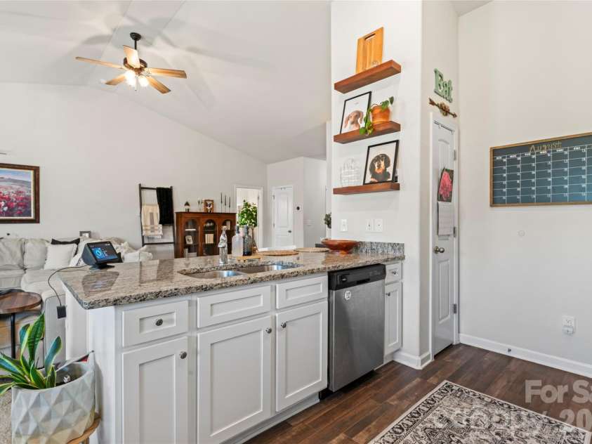 3112 Wynn Way, Charlotte, NC 28215.  MLS# CAR4296473, YatesRealty ID 17594. 