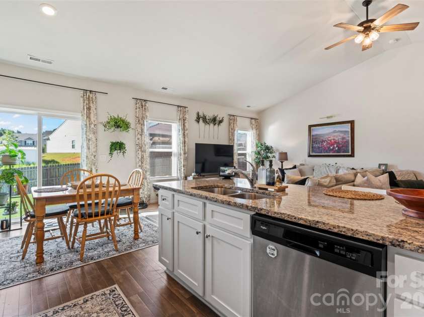 3112 Wynn Way, Charlotte, NC 28215.  MLS# CAR4296473, YatesRealty ID 17594. 