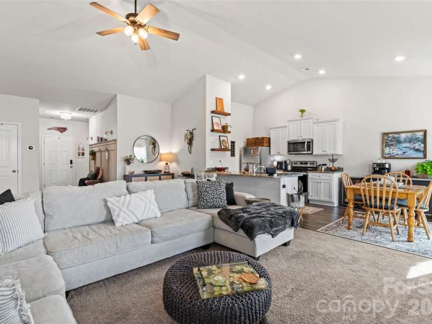 3112 Wynn Way, Charlotte, NC 28215.  MLS# CAR4296473, YatesRealty ID 17594. 
