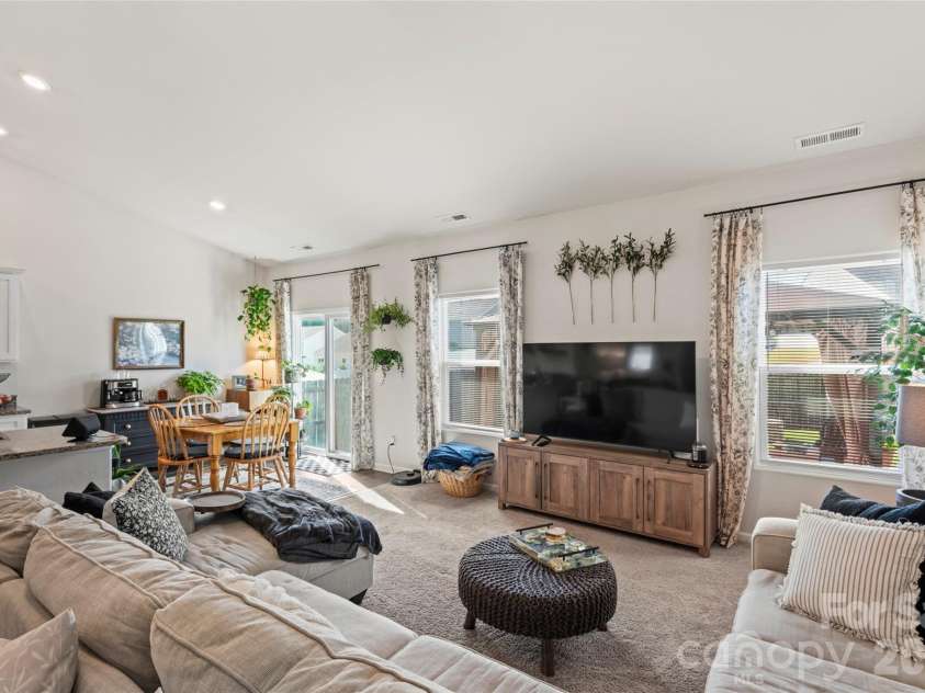 3112 Wynn Way, Charlotte, NC 28215.  MLS# CAR4296473, YatesRealty ID 17594. 