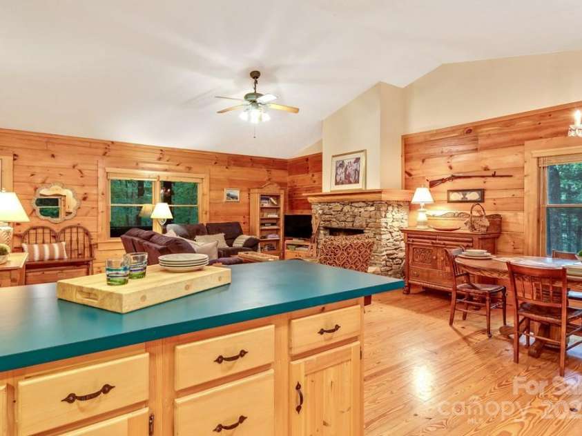 1501 Tanglewood Lane, Saluda, NC 28773.  MLS# CAR4266264, YatesRealty ID 17595. Breakfast bar