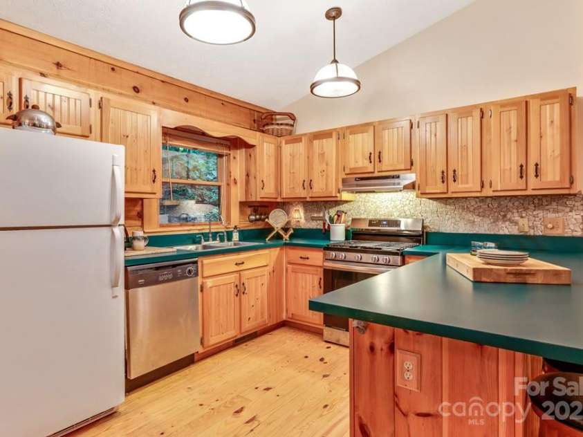 1501 Tanglewood Lane, Saluda, NC 28773.  MLS# CAR4266264, YatesRealty ID 17595. Modern stainless steel appliances