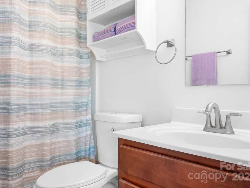 9437 Macquarie Lane, Charlotte, NC 28227.  MLS# CAR4259854, YatesRealty ID 17596. 