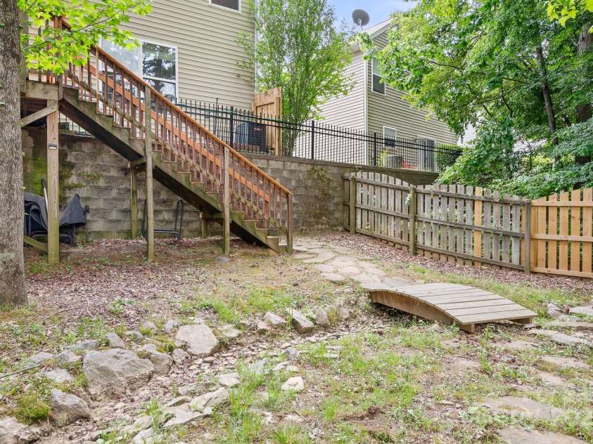 9437 Macquarie Lane, Charlotte, NC 28227.  MLS# CAR4259854, YatesRealty ID 17596. 