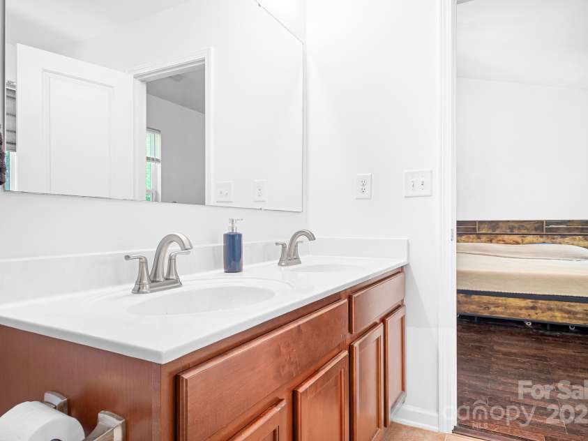 9437 Macquarie Lane, Charlotte, NC 28227.  MLS# CAR4259854, YatesRealty ID 17596. 