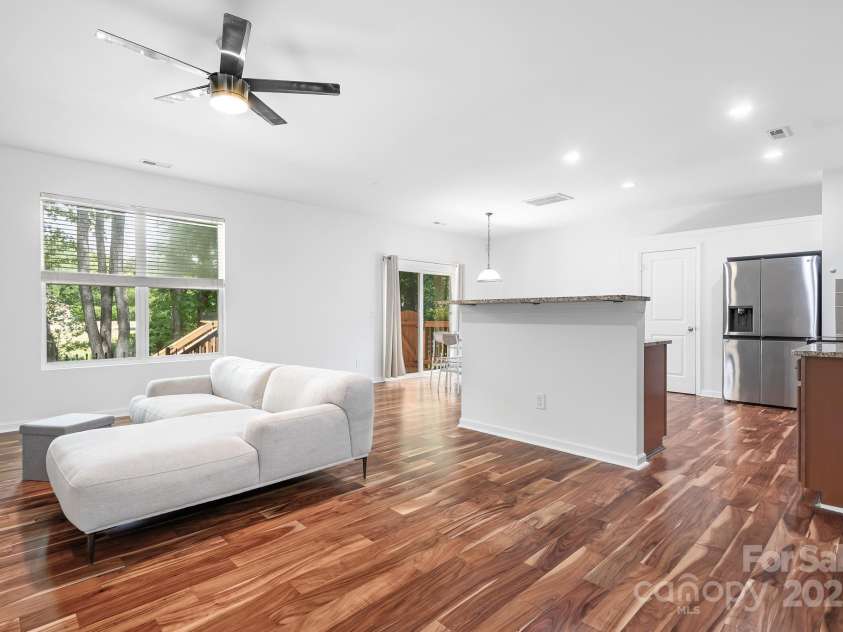 9437 Macquarie Lane, Charlotte, NC 28227.  MLS# CAR4259854, YatesRealty ID 17596. 