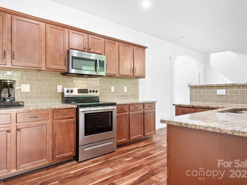 9437 Macquarie Lane, Charlotte, NC 28227.  MLS# CAR4259854, YatesRealty ID 17596. 