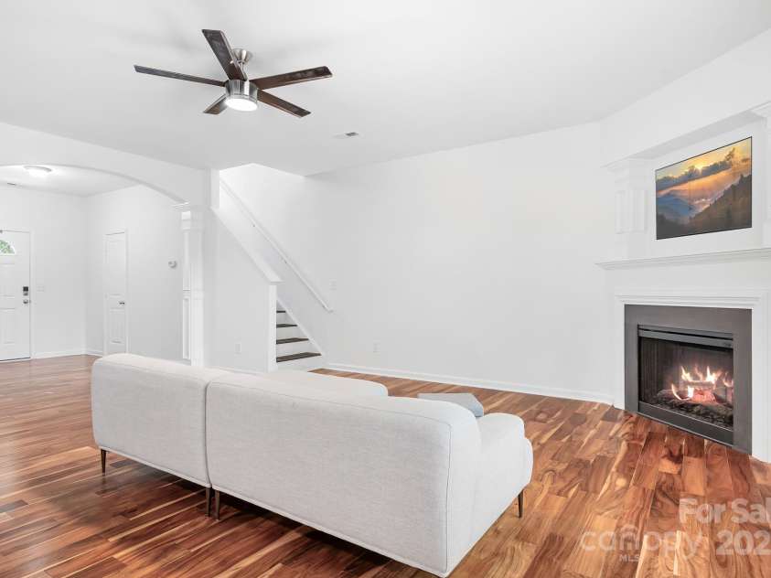 9437 Macquarie Lane, Charlotte, NC 28227.  MLS# CAR4259854, YatesRealty ID 17596. 