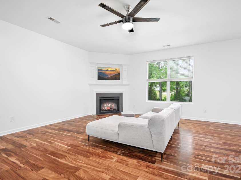 9437 Macquarie Lane, Charlotte, NC 28227.  MLS# CAR4259854, YatesRealty ID 17596. 