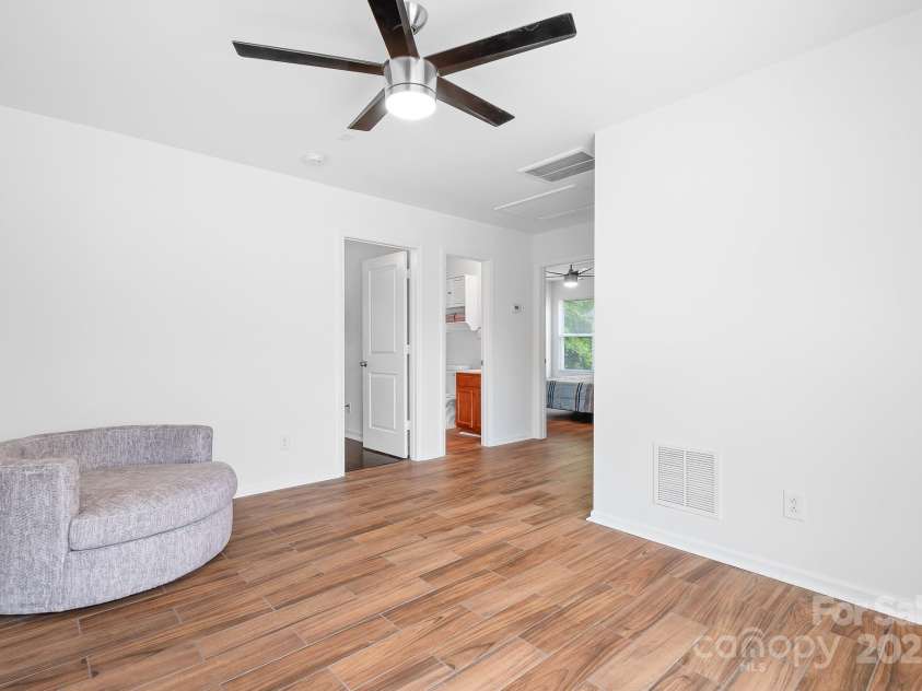 9437 Macquarie Lane, Charlotte, NC 28227.  MLS# CAR4259854, YatesRealty ID 17596. 