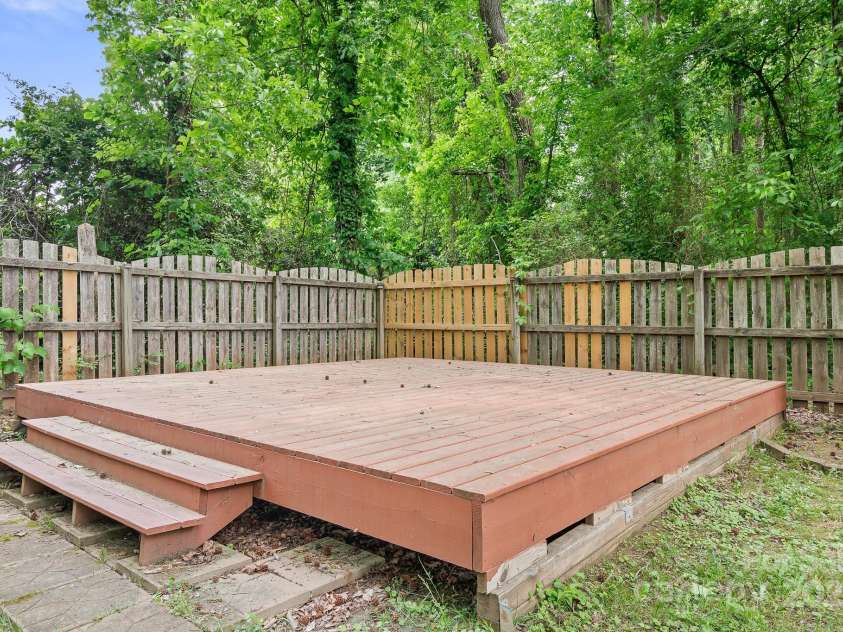 9437 Macquarie Lane, Charlotte, NC 28227.  MLS# CAR4259854, YatesRealty ID 17596. 